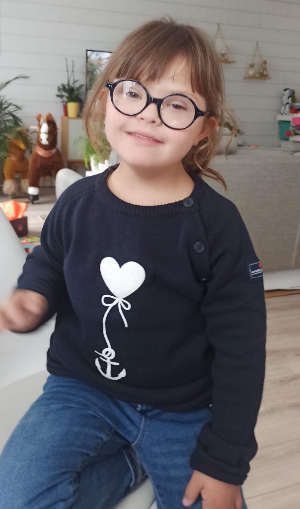 Cassie, 2 ans, avec un petit chromosome en plus - Trisomie 21: MyLaura et  Plus encore .